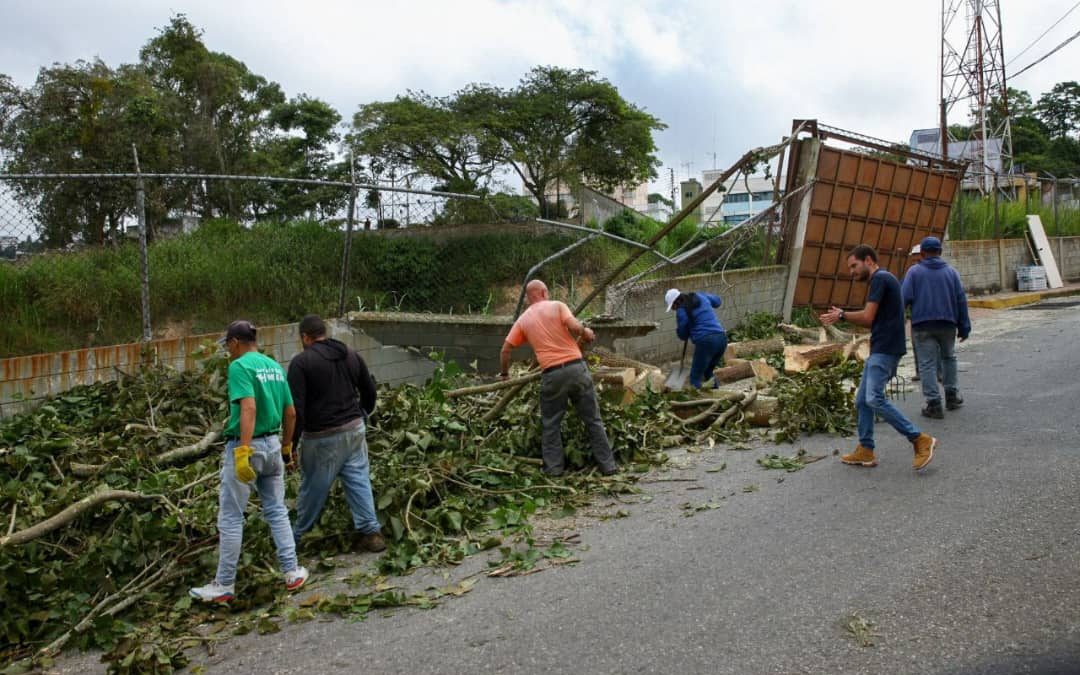 Atienden averías eléctricas en Carrizal