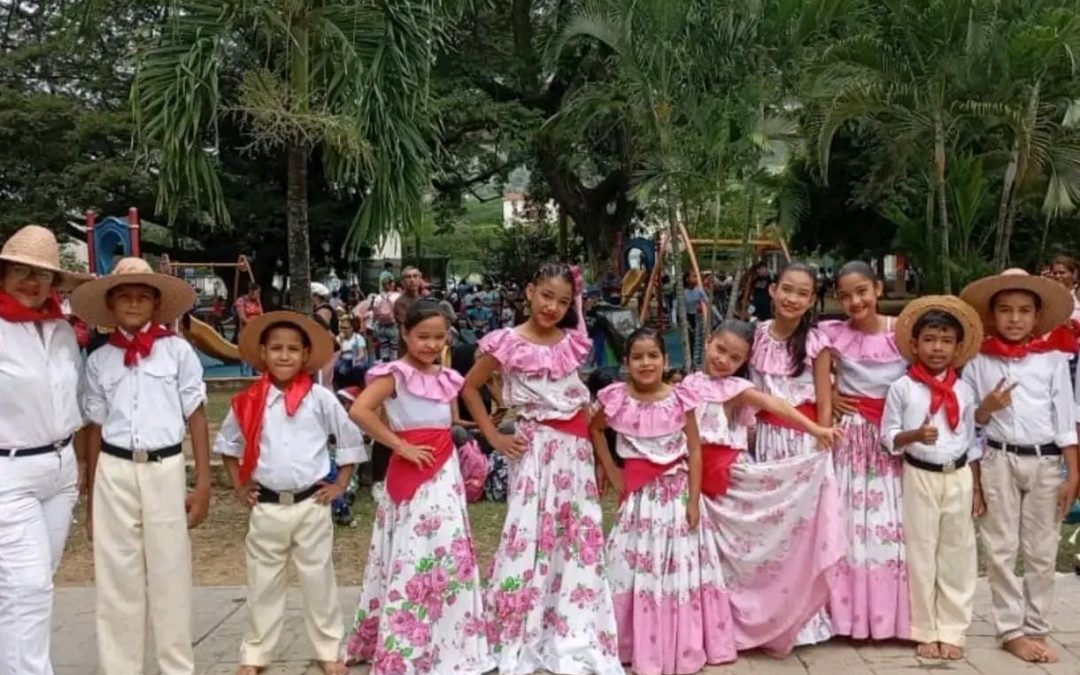 48 escuelas de Charallave celebraron la Navidad con un parrandón
