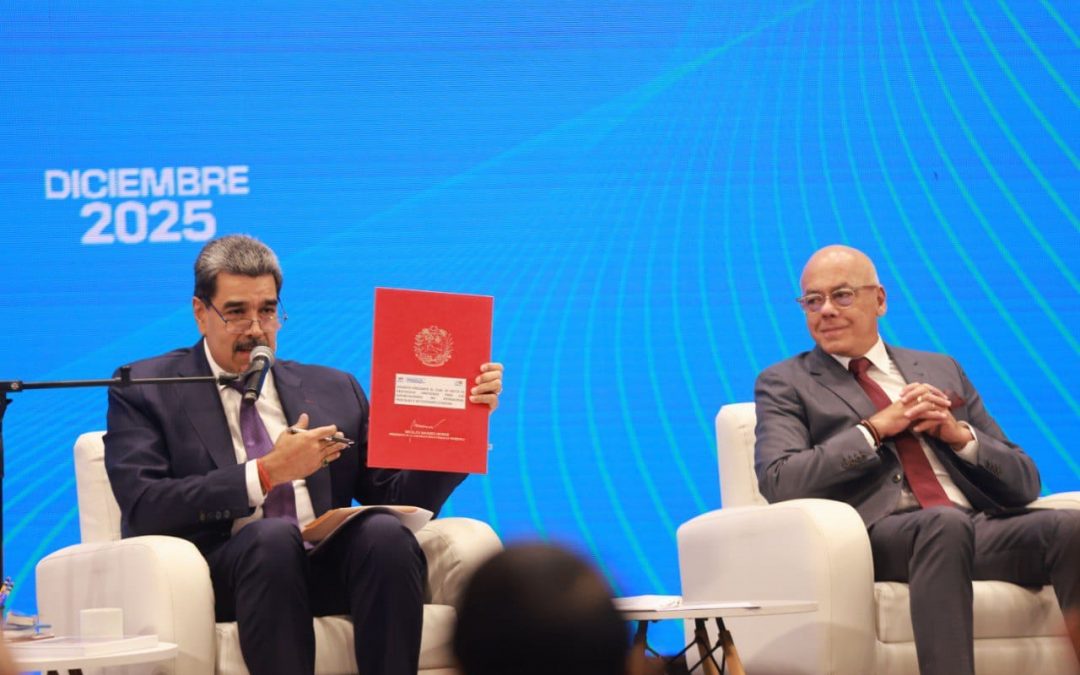 Maduro firma protocolo único para exportaciones no petroleras