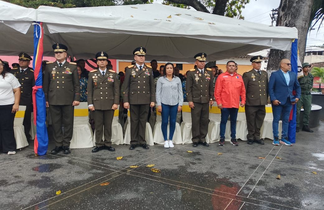 Rinden tributo al Libertador en plaza Bolívar de Charallave