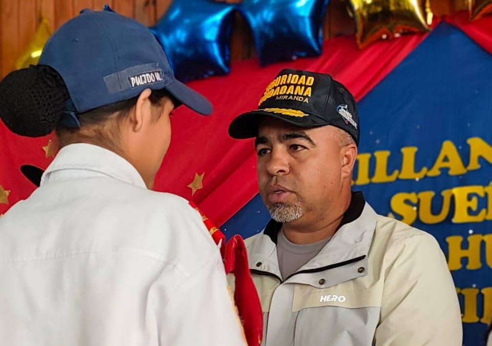 Bomberos de Miranda ascienden y  gradúan a la promoción juvenil «Mayor Frank González Itriago»
