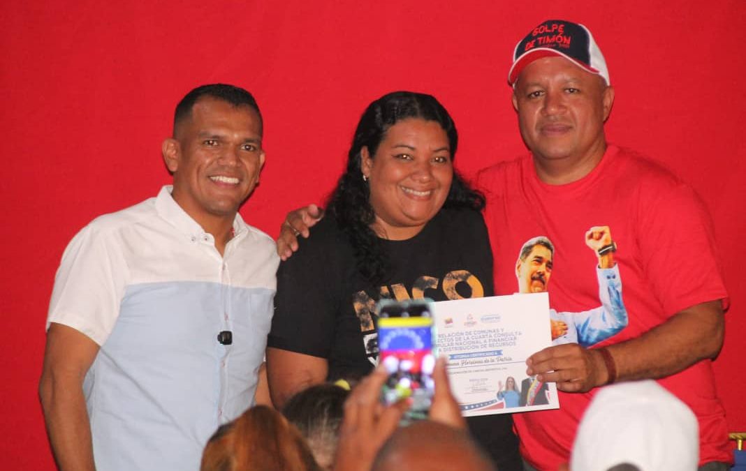 Entregan recursos para obras aprobadas por consulta popular en 8 comunas de Guarenas