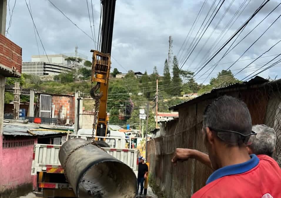 Reparada avería de tubería principal en sector La Toma del municipio El Hatillo