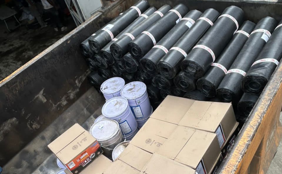 Reparan techos en casas de El Hatillo afectadas por bombardeo del 3 de enero