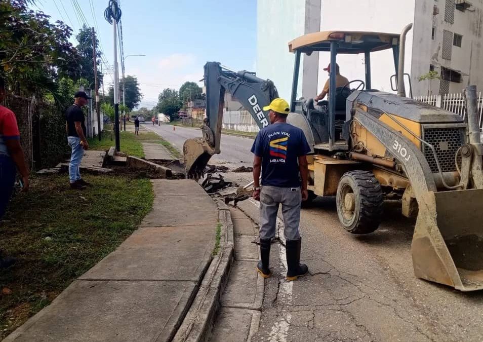 Reparan tubería matriz en carretera Yare-Ocumare