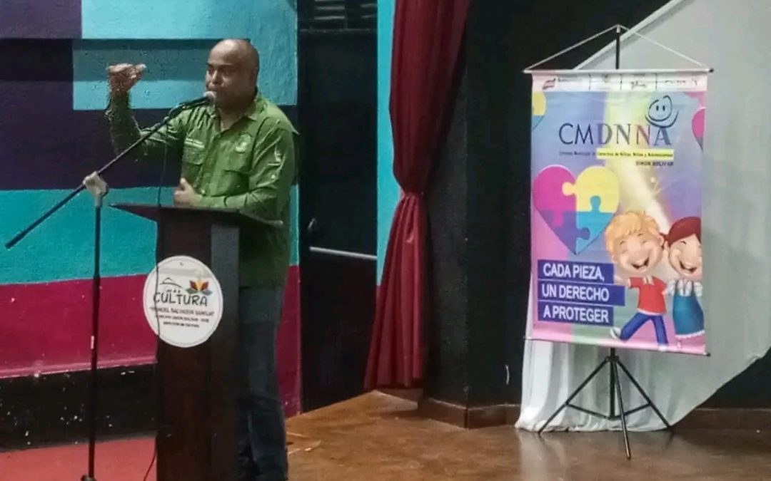 Maestros yarenses debaten sobre soberanía y defensa nacional