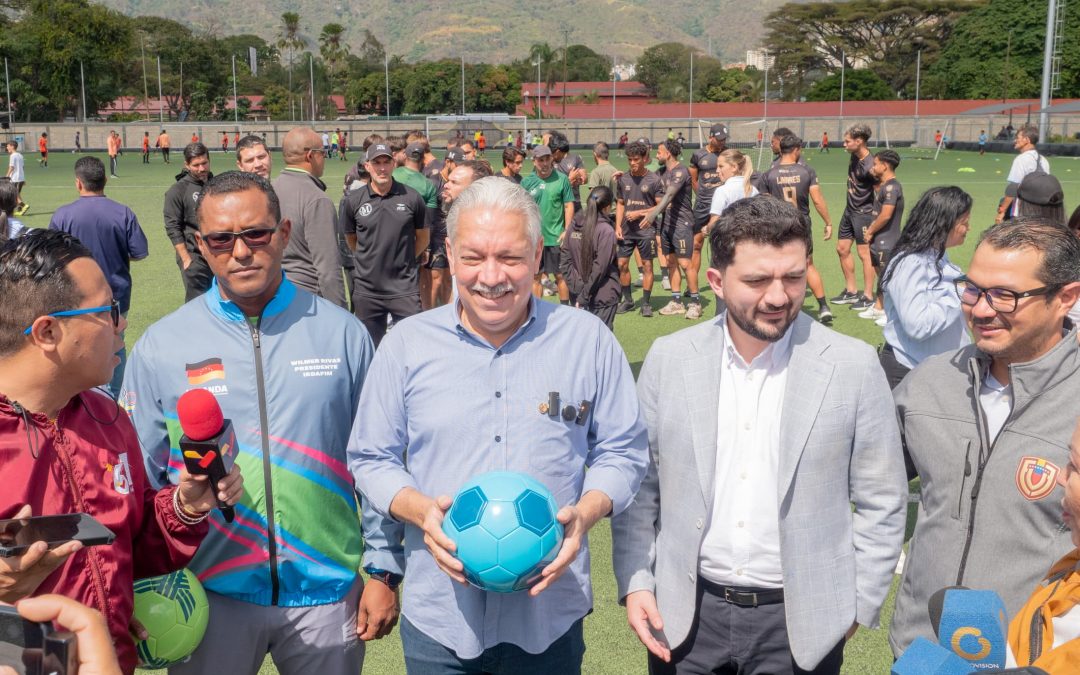 Deportivo Miranda y niños del eje metropolitano estrenan canchas de fútbol de grama artificial