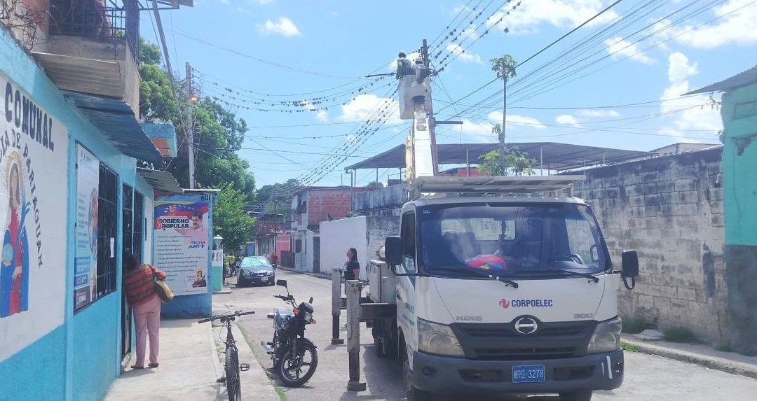 Rehabilitan sistema eléctrico en sectores turísticos de Paz Castillo