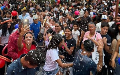 Santa Teresa del Tuy celebró Grito de Carnaval con desfile masivo