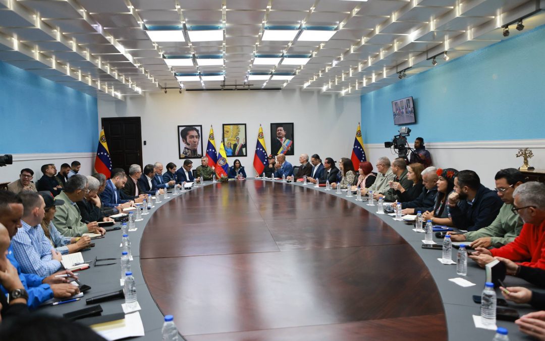 Crean comisiones para garantizar hilo constitucional de Venezuela