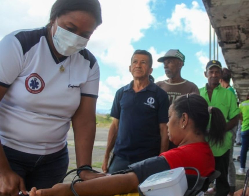 Más de 300 adultos mayores atendidos en jornada social en Tomás Lander