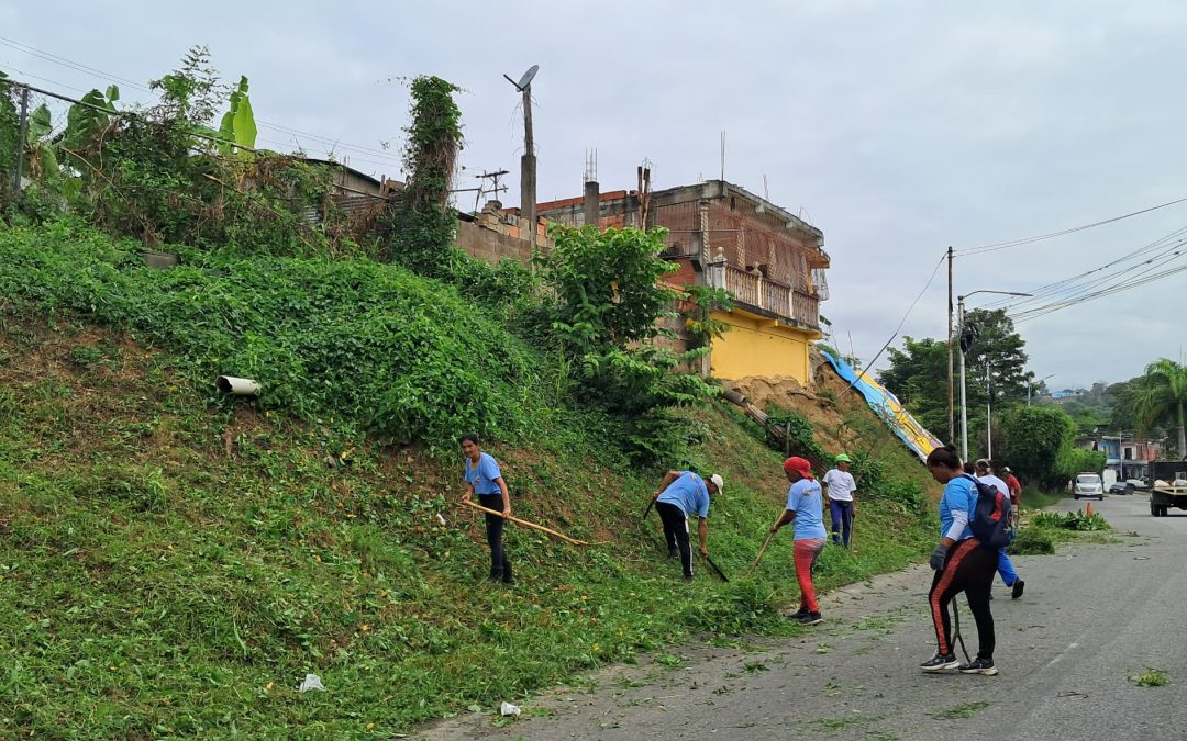 Ejecutan limpieza en La Variante en Santa Lucía del Tuy
