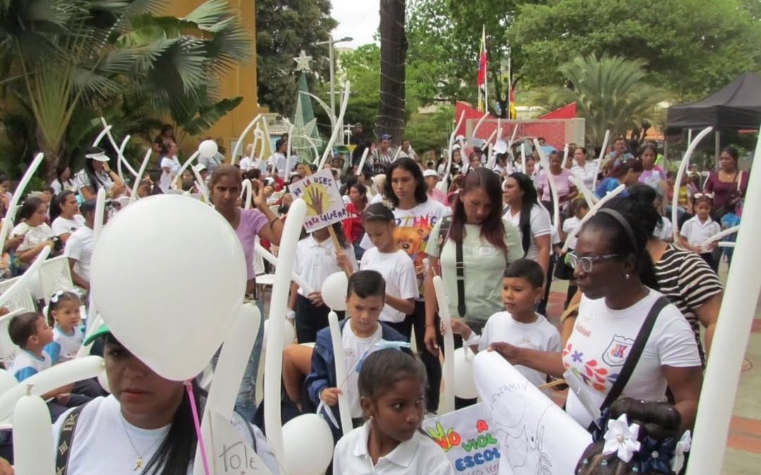 Escolares de Charallave marcharon contra el acoso escolar y la paz