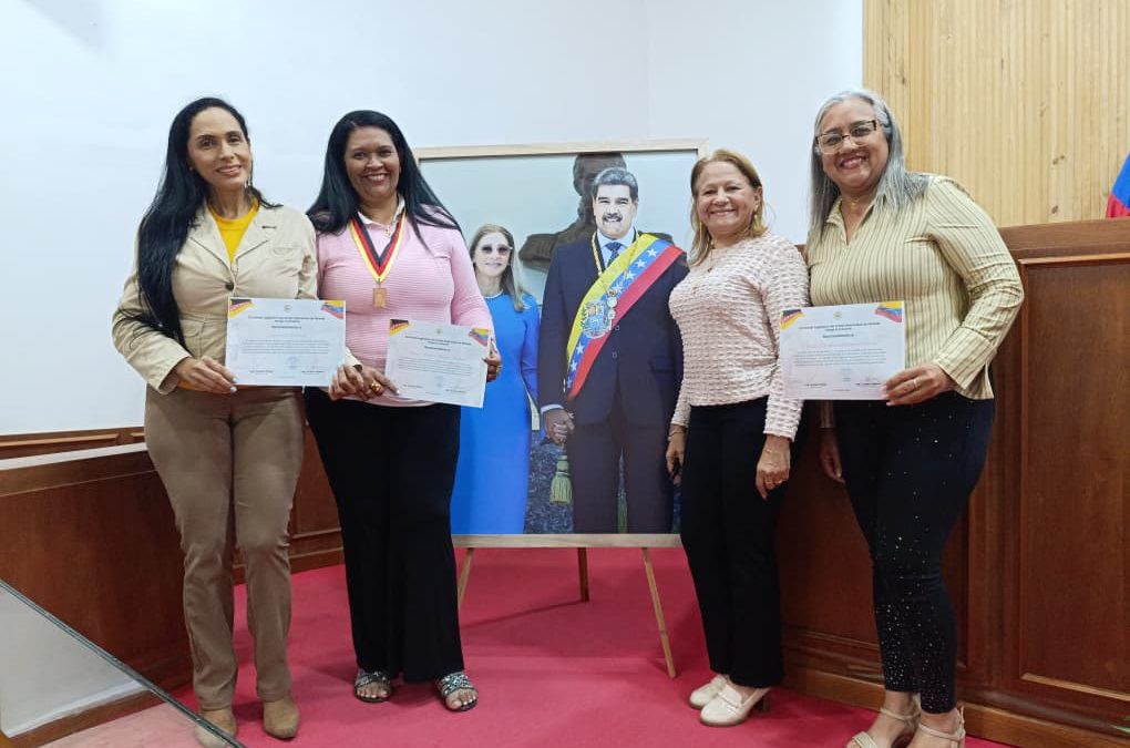 Docentes mirandinos recibieron homenaje del Clebm
