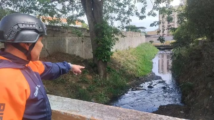 Inspeccionan cauces en Ocumare del Tuy para prevenir anegaciones