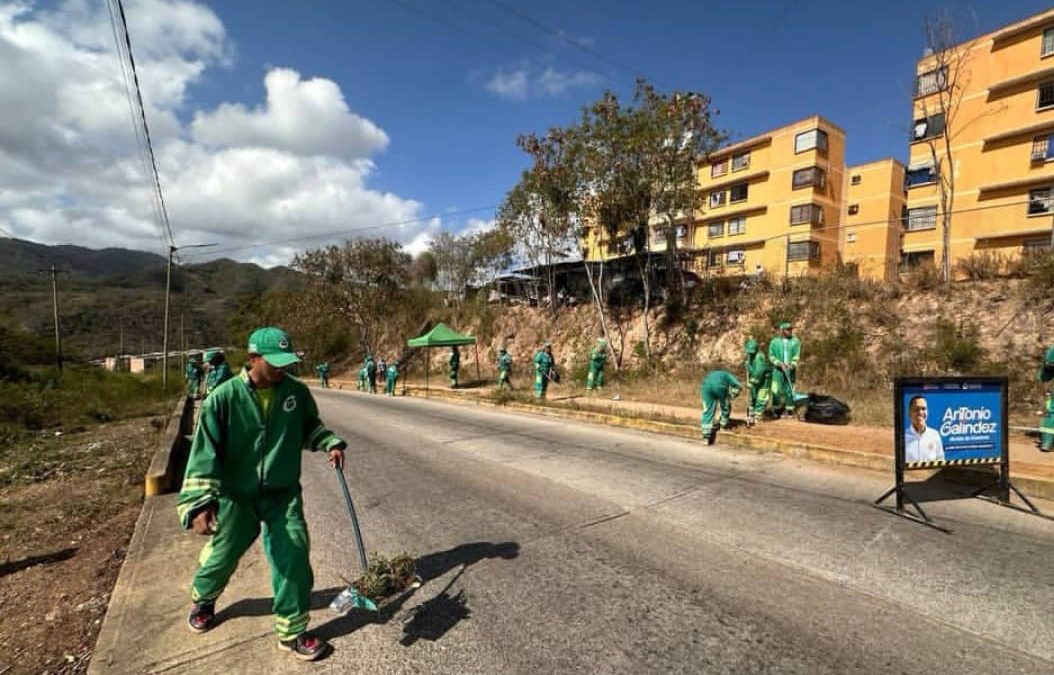 Sustituyen tubería y reparan calle Vicente Emilio Sojo de Guarenas