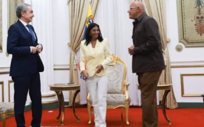 Rodríguez Zapatero es recibido en el Palacio de Miraflores por Presidenta Encargada