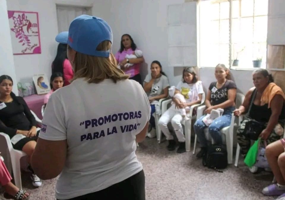 Immujer entregó canastillas y kits de aseo en Ocumare del Tuy