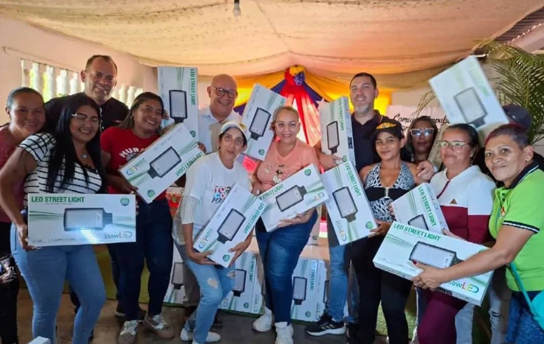 Comuna Impulsores de la Pica reciben 170 luminarias para optimizar alumbrado público