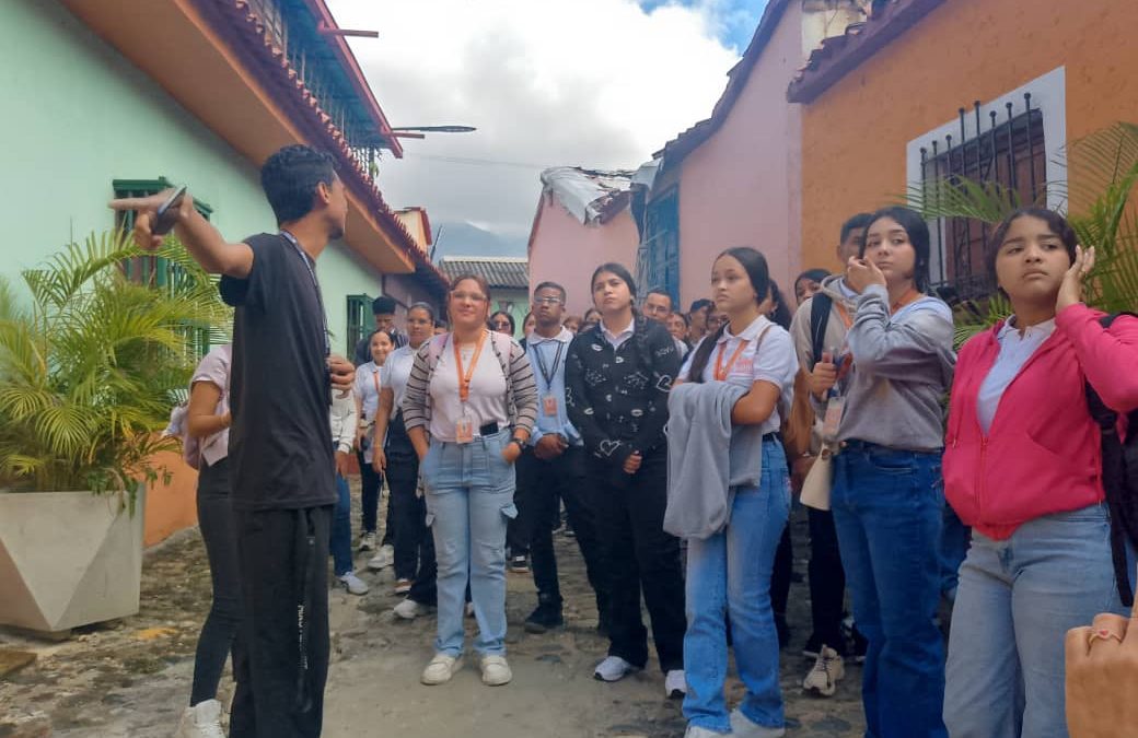 Estudiantes de Turismo exploran la riqueza histórica y patrimonial de Petare