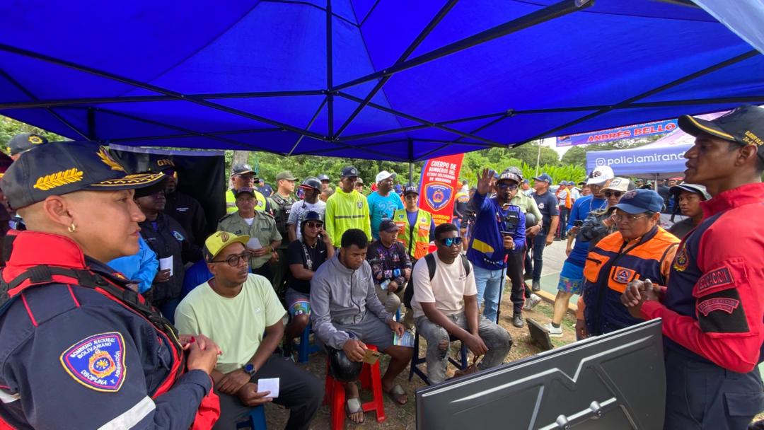 Bomberos de Miranda exhortan a cumplir las normas de seguridad vial