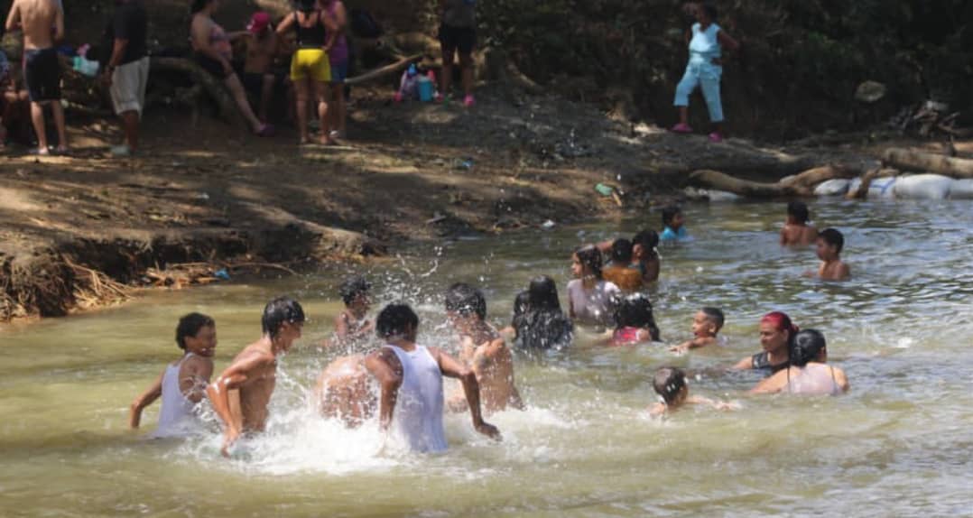 Familias mirandinas disfrutaron de Carnavales 2026 en ríos Lagartijo y Rangel