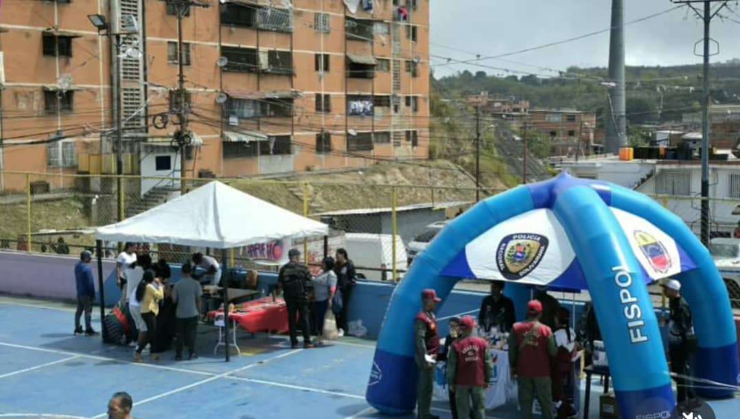 Familias de Dolorita en Petare reciben jornada social integral