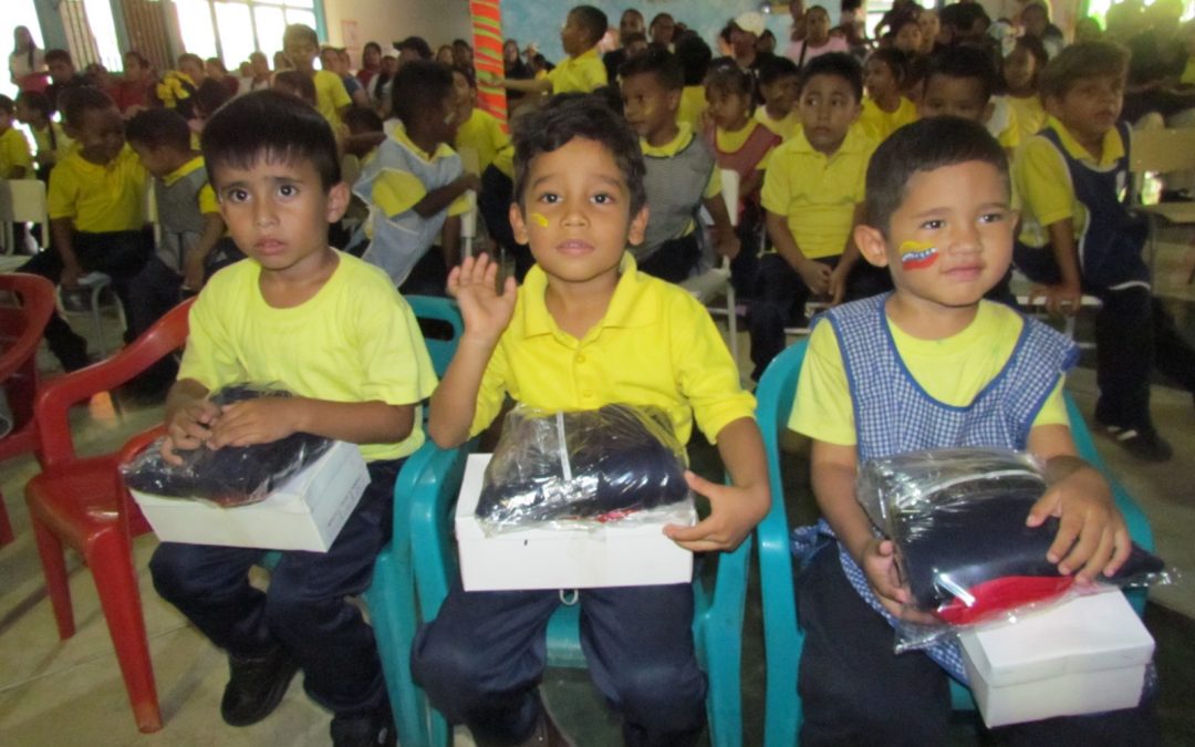 Estudiantes de Cristóbal Rojas reciben dotación escolar en el CEI «Este Niño Don Simón»