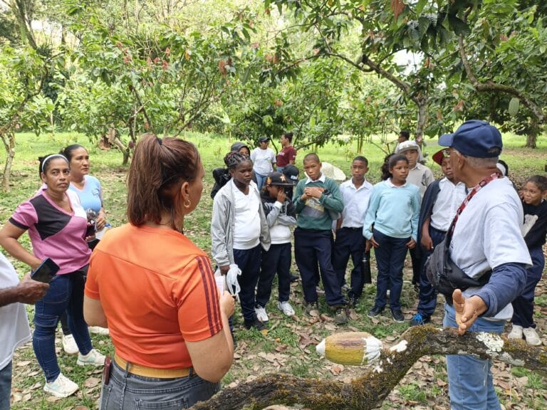 Estudiantes de Tapipa exploran la ciencia del cacao en el Cenidic