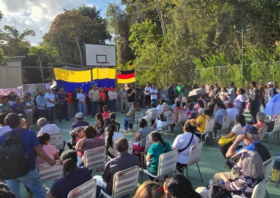 Juramentados comandos de campaña en El Hatillo para la Consulta Popular Nacional