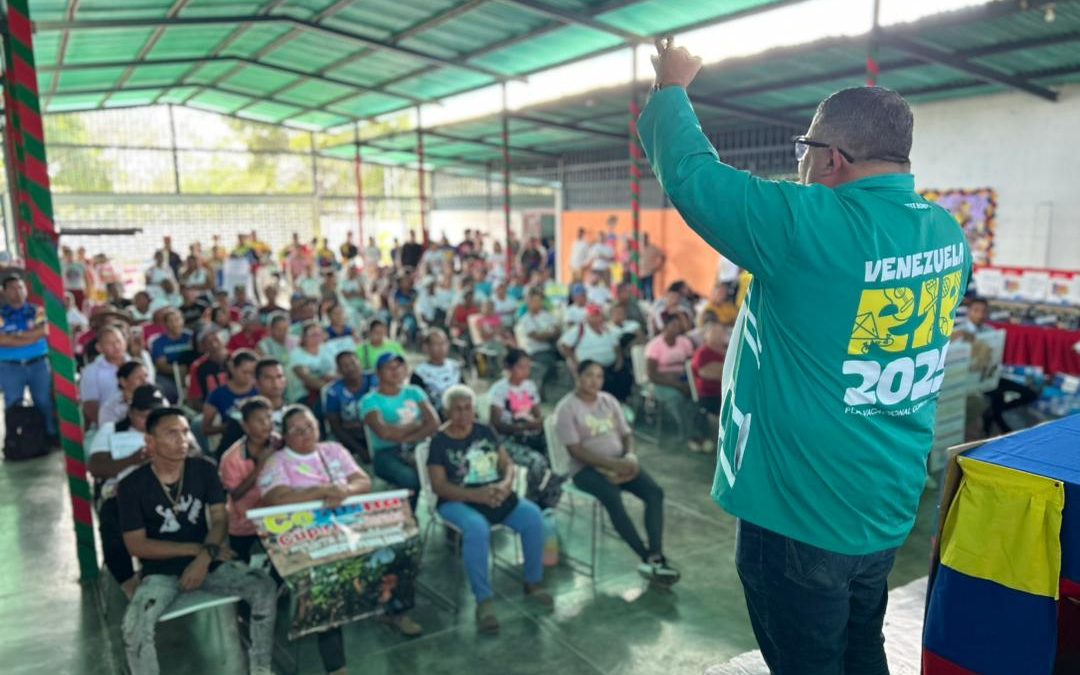 Miranda fortalece el poder comunal en Pedro Gual con dotación tecnológica y luminarias