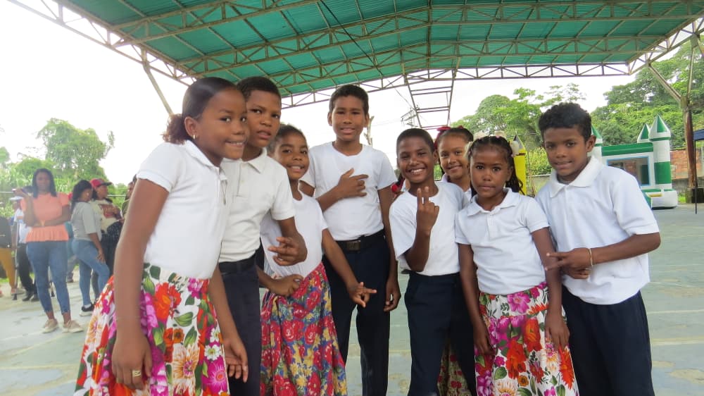 Rehabilitan escuelas en Acevedo para atender a 300 estudiantes de Capaya y El Café