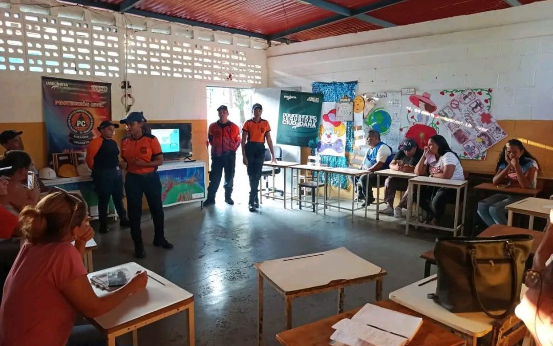 Cúa capacitan a comunidades en prevención de riesgos