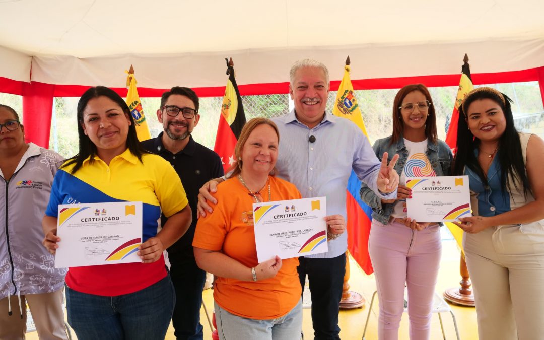Gobierno Bolivariano fortalece el Poder Popular en Guaicaipuro con entrega de financiamiento para proyectos comunitarios