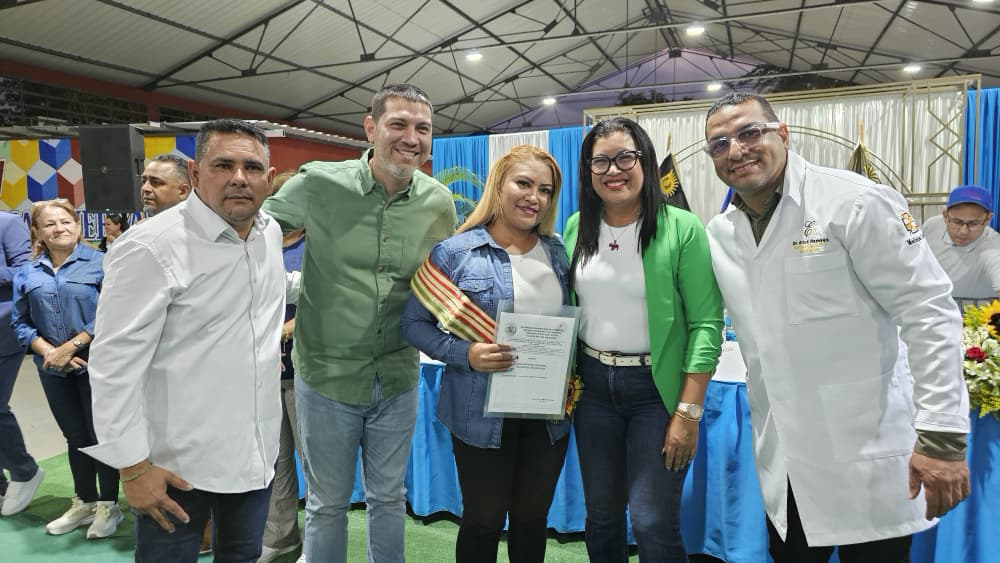 Cristóbal Rojas reconoció la labor de médicos y educadores del municipio