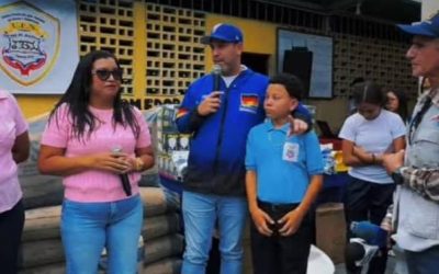 Dotan de materiales para restauración de Unidad Educativa Nacional Teresa de Bolívar