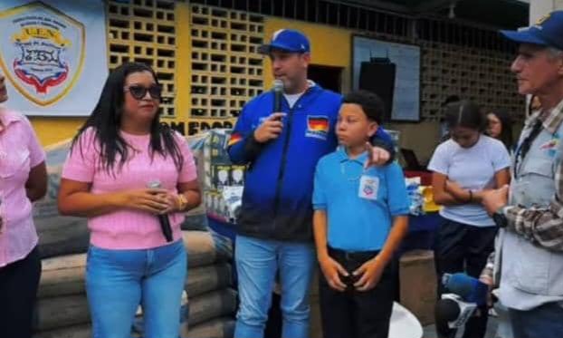 Dotan de materiales para restauración de Unidad Educativa Nacional Teresa de Bolívar