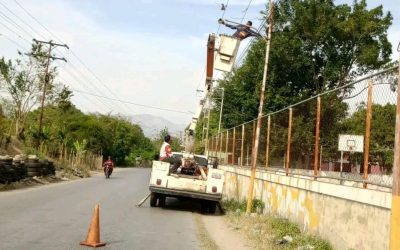 Colocan luminarias y reductores en la principal del sector Paraíso del Tuy