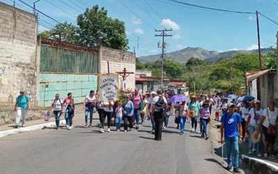 Tuyeros inician la Semana Santa con bajada de sus santos