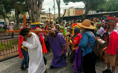 Estudiantes escenifican la vida de Jesús en Ocumare del Tuy