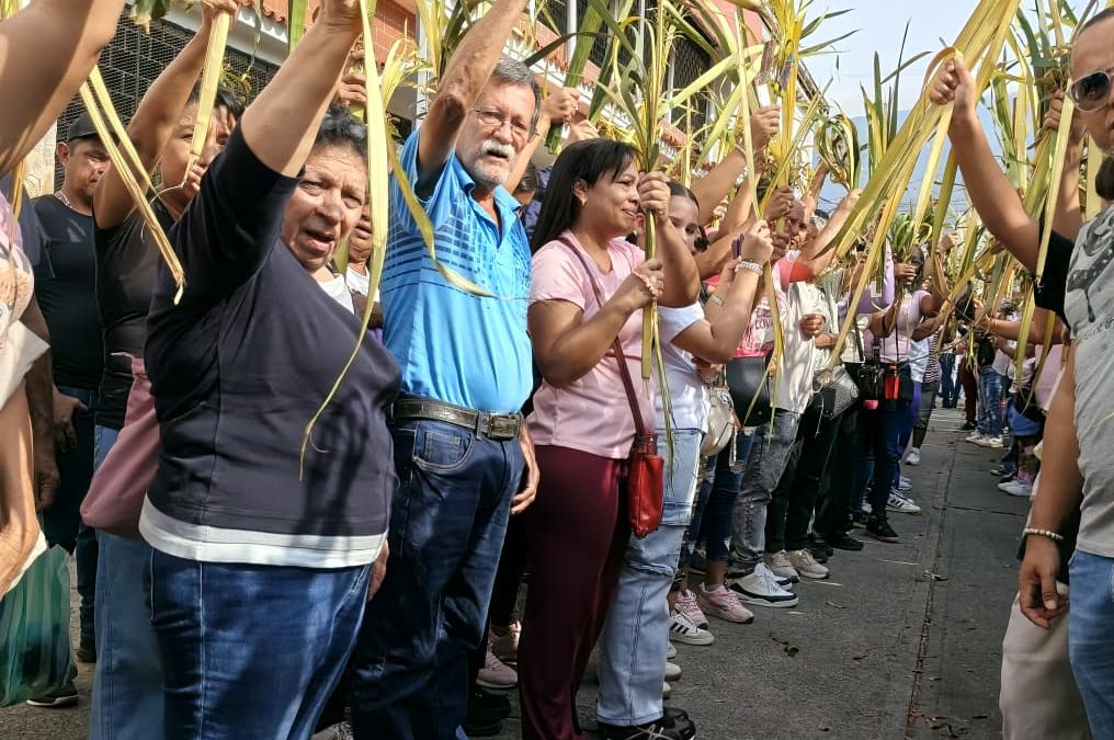 En Guarenas y Guatire recibieron la Semana Santa con misa de ramos