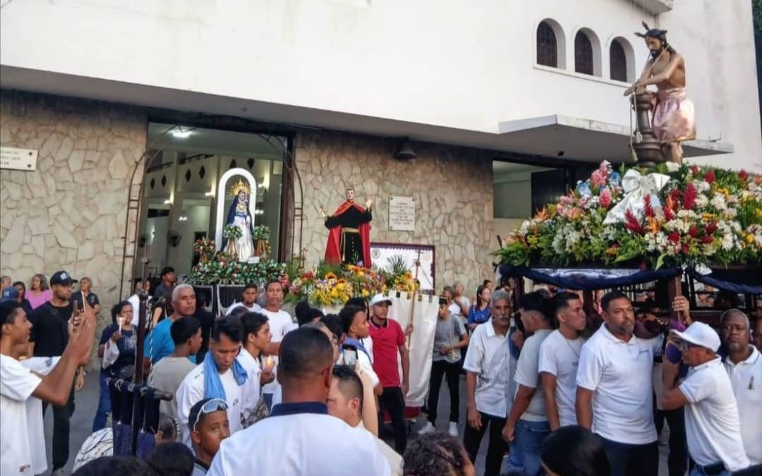 Feligreses recorrieron las calles de Guatire en honor a Jesús Atado a la Columna