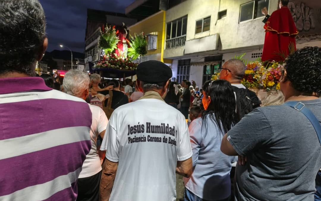 Guatire se rinde ante la Humildad y Paciencia: Una «catequesis viviente» recorre sus calles este Martes Santo