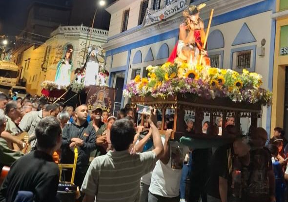 Procesión de Jesús Coronado de Espinas llenó de fe las calles de Los Teques en Miranda