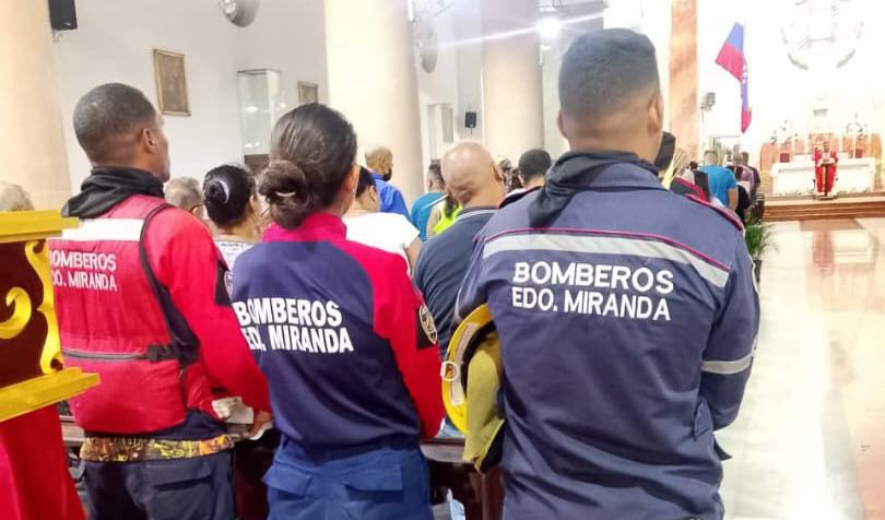 Bomberos de Miranda despliegan dispositivo de seguridad en iglesias y procesiones