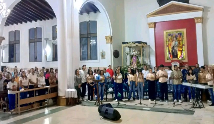 Feligresía de Santa Teresa del Tuy conmemoró la Cena del Señor este Jueves Santo