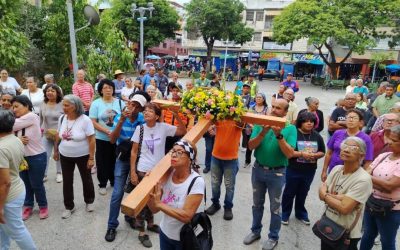Santa Teresa del Tuy cumplió con devoción la Procesión del Silencio
