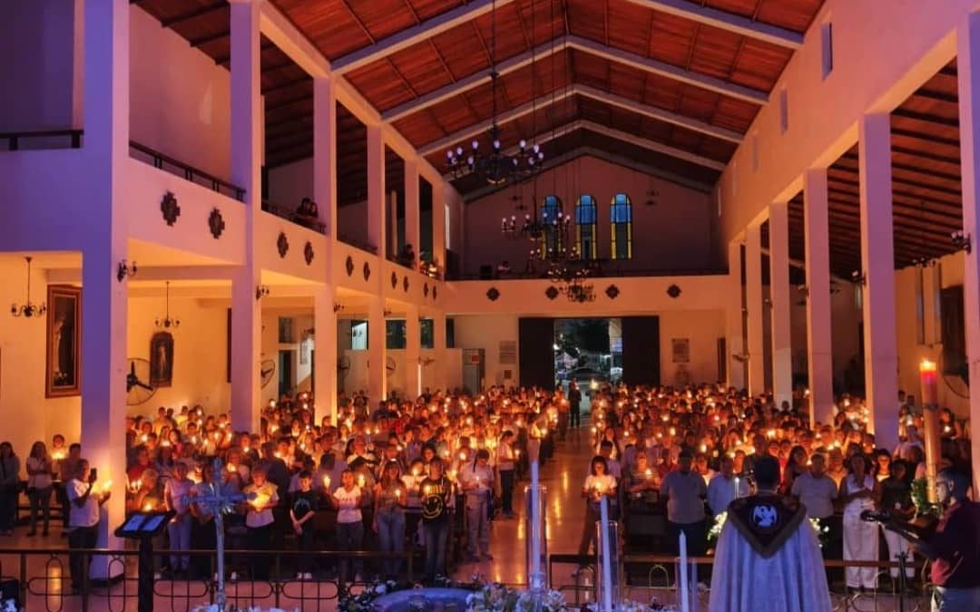 Guatire se iluminó con la luz de la esperanza en la solemne Vigilia Pascual
