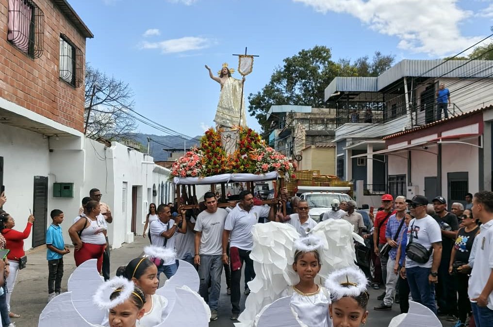 Guatire se desborda de fe y tradición en la procesión de Jesús Resucitado