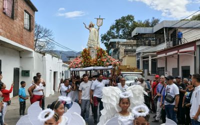 Guatire se desborda de fe y tradición en la procesión de Jesús Resucitado